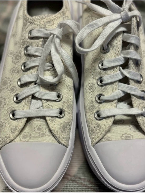 Converse Cream Floral Low Top Sneakers - Picture 8 of 9
